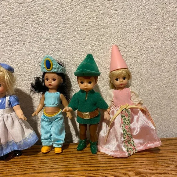 Six Madame Alexanders Dolls - Picture 14 of 14